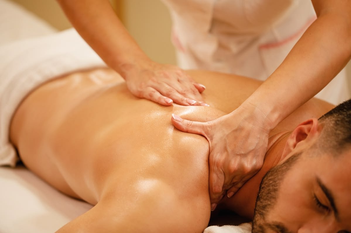 Deep tissue massage treatment at a professional spa in Akola, Maharashtra