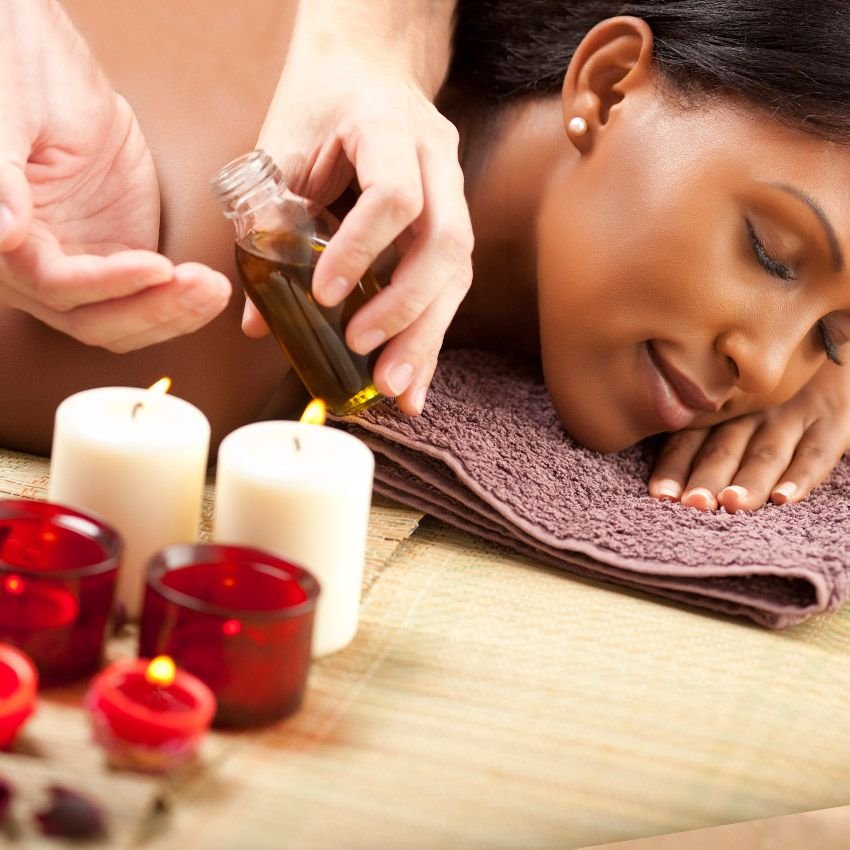 Aromatherapy massage with aromatic oils at a spa in Akola, Maharashtra